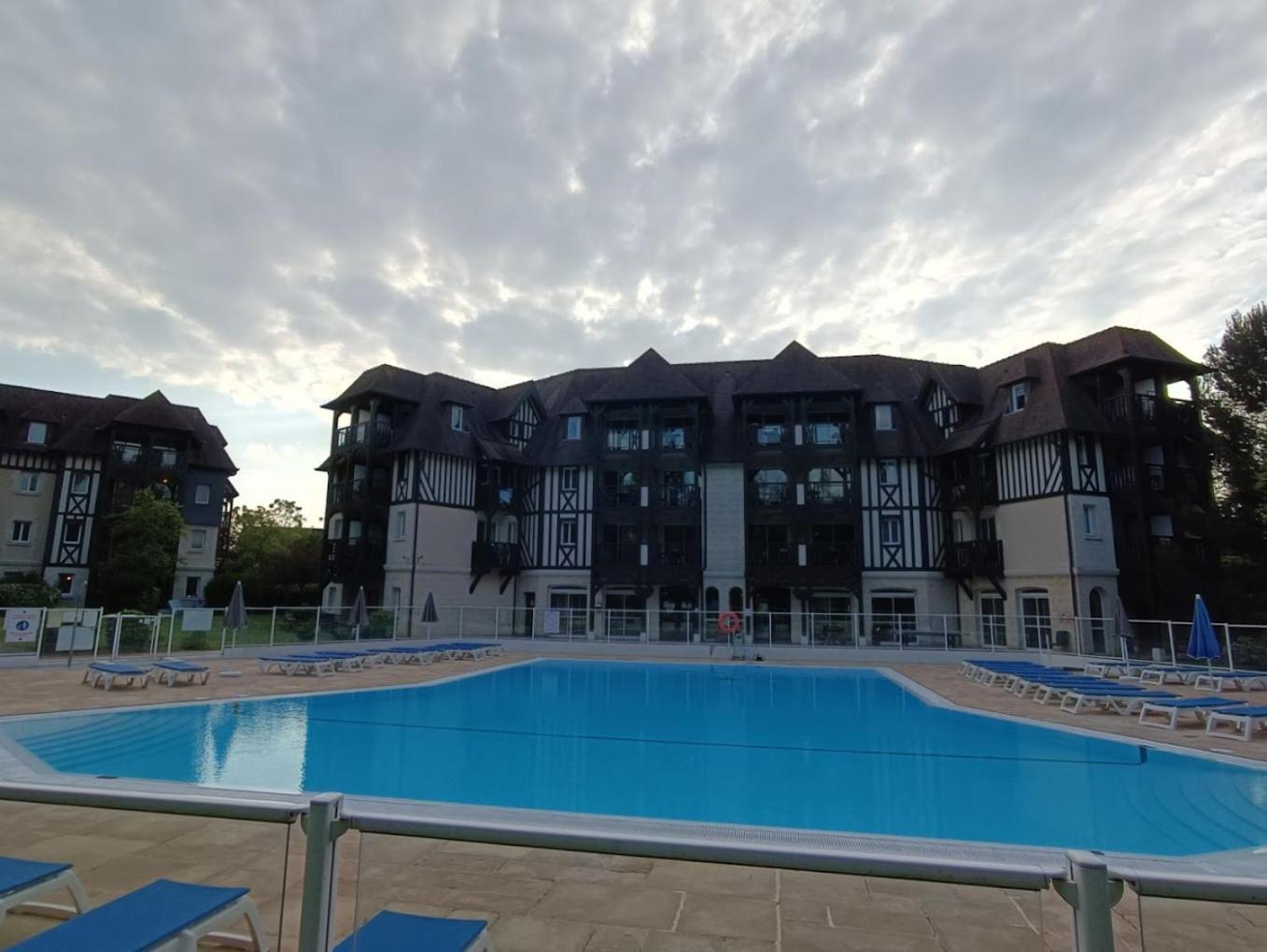Appart 2 Chambres Piscine Chez Rox - Residence Du Golf Deauville Exterior photo